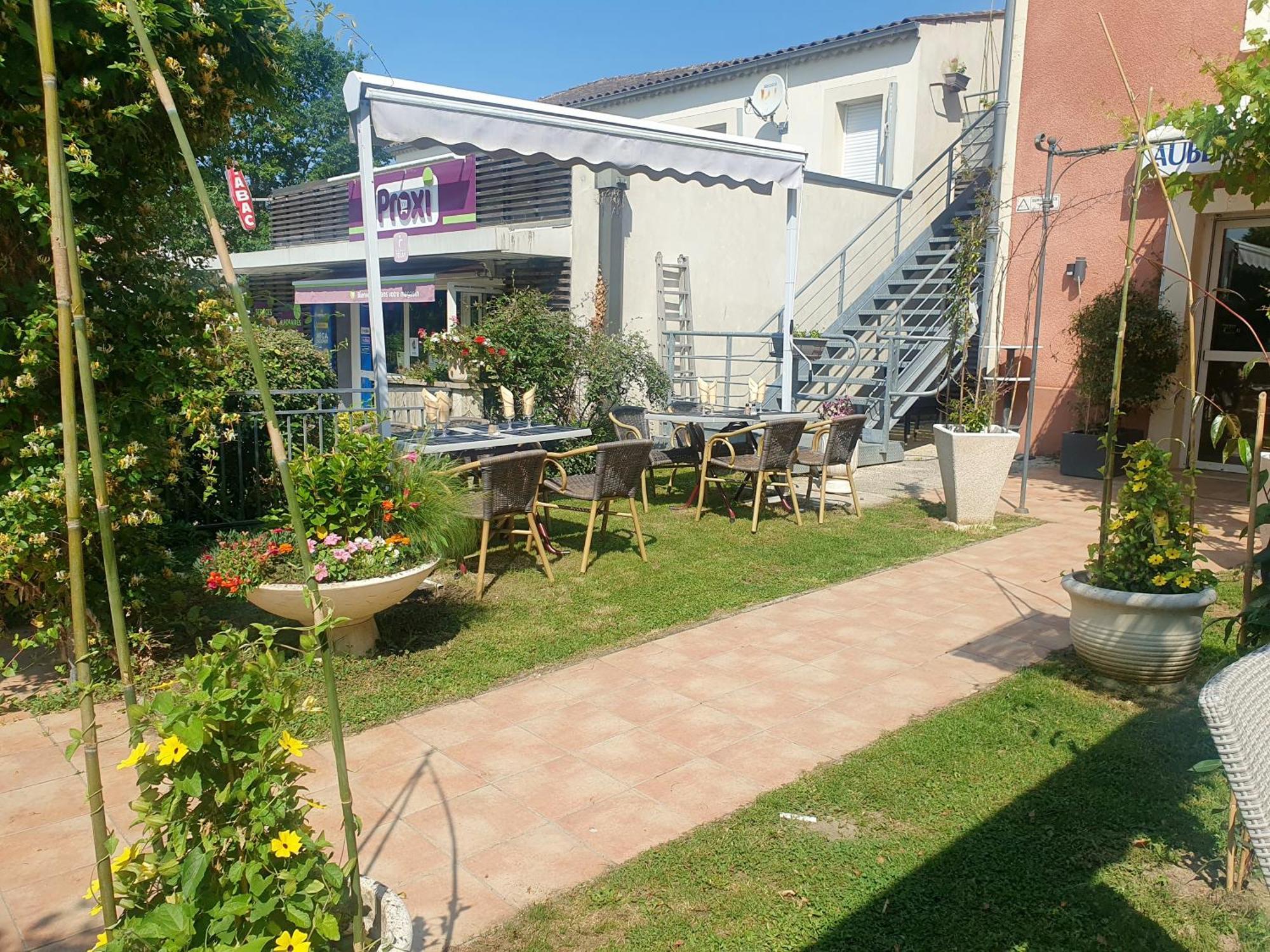 Auberge Des Lacs Bleus Clérac Exterior foto