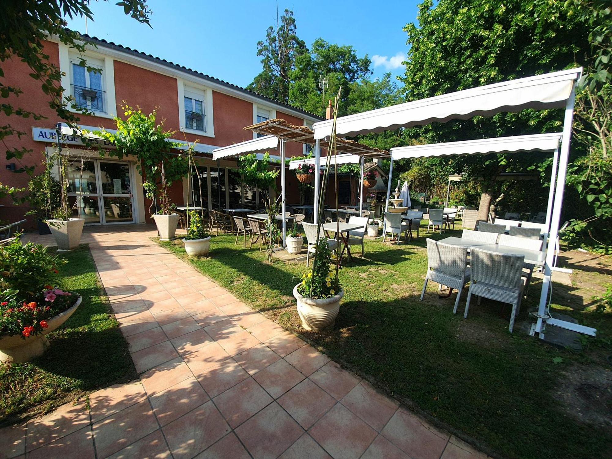 Auberge Des Lacs Bleus Clérac Exterior foto